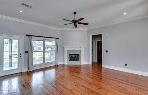 Living - 147 Grayhawk Dr, Madison, MS 39110 photo 3 of 5