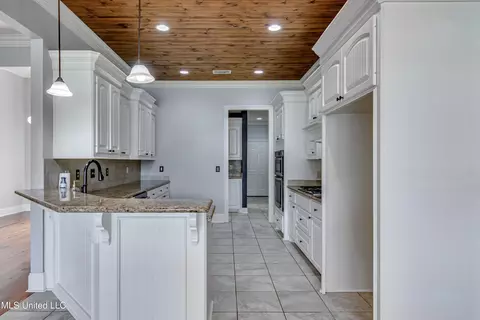 Kitchen - 147 Grayhawk Dr, Madison, MS 39110 photo 1 of 6