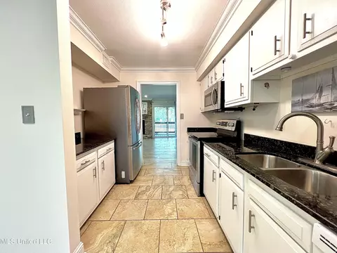 Kitchen - 291 Highpoint Dr #291, Diamondhead, MS 39525 photo 1 of 3