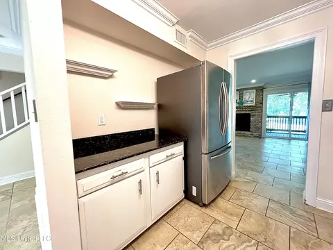 Kitchen - 291 Highpoint Dr #291, Diamondhead, MS 39525 photo 3 of 3