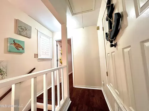 Entry Way - 291 Highpoint Dr #291, Diamondhead, MS 39525 photo 4 of 4