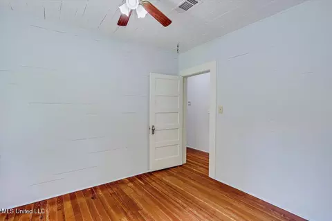Bedroom - 873 Smith Co Rd 142, Morton, MS 39117 photo 2 of 6