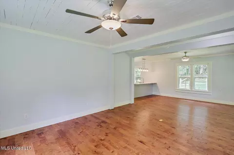 Living - 873 Smith Co Rd 142, Morton, MS 39117 photo 4 of 5