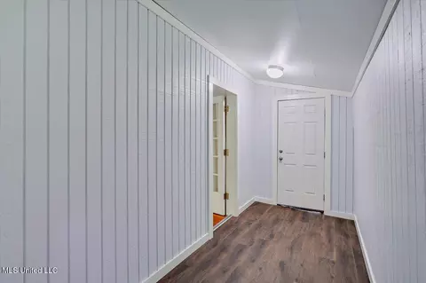 Entry Way - 873 Smith Co Rd 142, Morton, MS 39117 photo 3 of 4