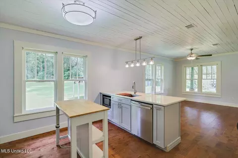 Kitchen - 873 Smith Co Rd 142, Morton, MS 39117 photo 3 of 6