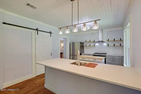 Kitchen - 873 Smith Co Rd 142, Morton, MS 39117 photo 2 of 6
