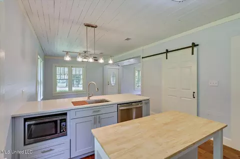 Kitchen - 873 Smith Co Rd 142, Morton, MS 39117 photo 5 of 6