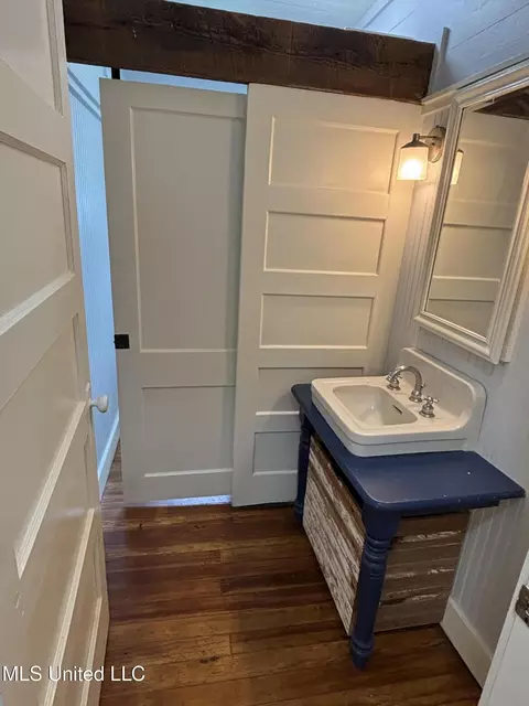Bath - 873 Smith Co Rd 142, Morton, MS 39117 photo 2 of 4