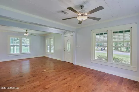Living - 873 Smith Co Rd 142, Morton, MS 39117 photo 1 of 5