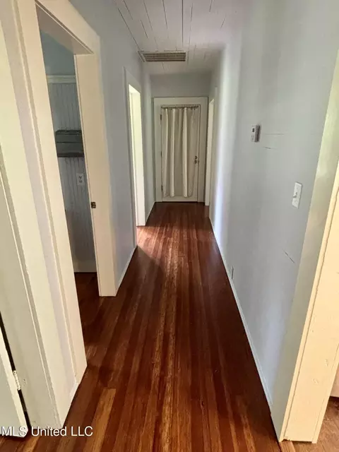 Entry Way - 873 Smith Co Rd 142, Morton, MS 39117 photo 1 of 4