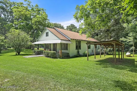 Exterior - 873 Smith Co Rd 142, Morton, MS 39117 photo 2 of 11