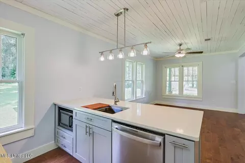 Kitchen - 873 Smith Co Rd 142, Morton, MS 39117 photo 6 of 6