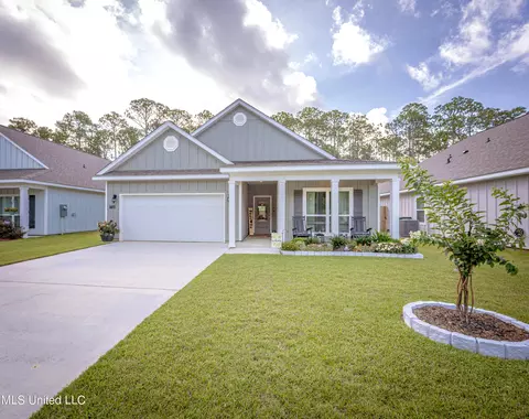 7713 Coral Ln, Ocean Springs, MS 39564