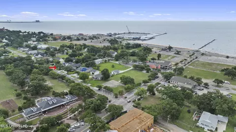 View/Area - 121 E Fourth St, Long Beach, MS 39560 photo 3 of 4