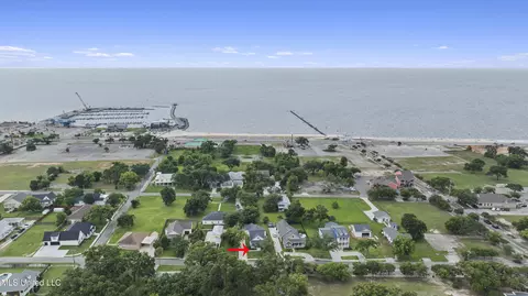 View/Area - 121 E Fourth St, Long Beach, MS 39560 photo 1 of 4