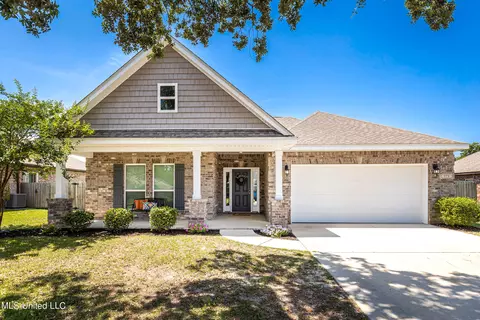 173 Saltmeadow Cir, Ocean Springs, MS 39564