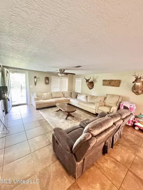 Living - 1104 Highway 513, Enterprise, MS 39330 photo 2 of 2