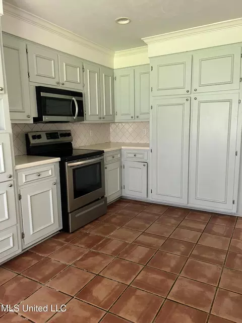 Kitchen - 5308 Briarfield Rd, Jackson, MS 39211 photo 2 of 2