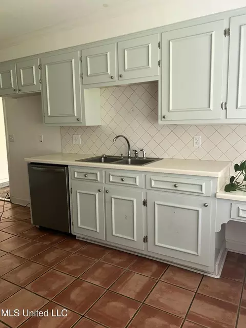 Kitchen - 5308 Briarfield Rd, Jackson, MS 39211 photo 1 of 2