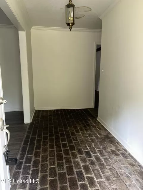 Entry Way - 5308 Briarfield Rd, Jackson, MS 39211 photo 1 of 3