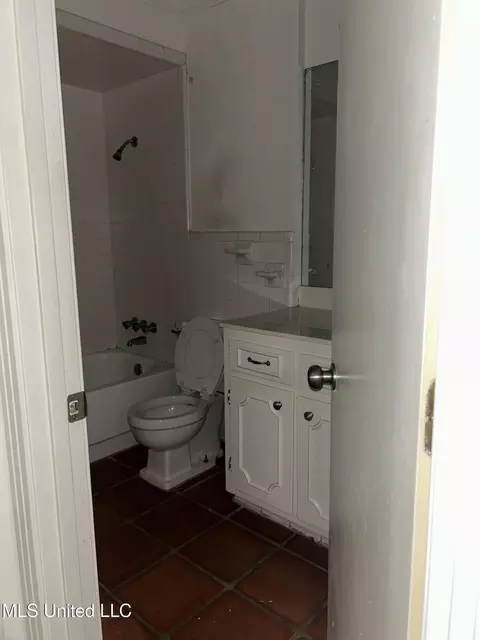 Bath - 5308 Briarfield Rd, Jackson, MS 39211 photo 1 of 1