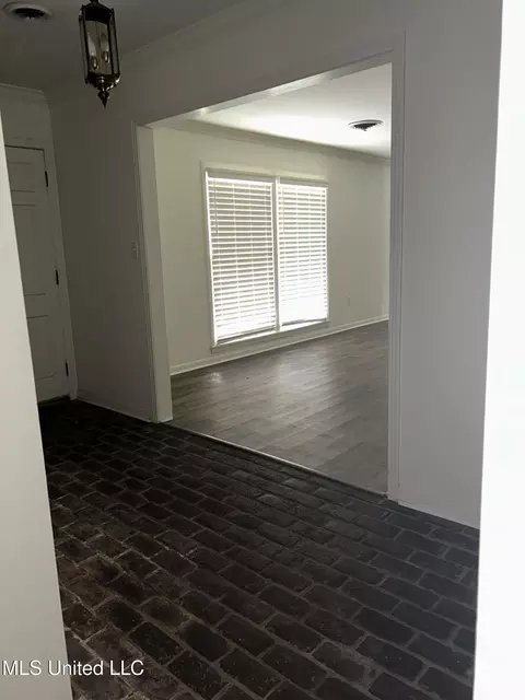 Entry Way - 5308 Briarfield Rd, Jackson, MS 39211 photo 2 of 3