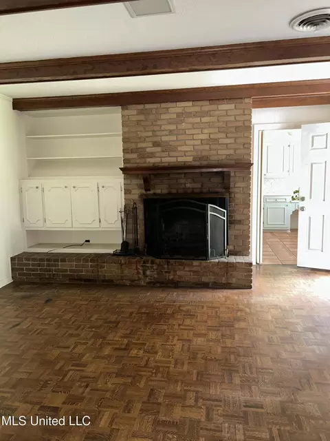 Living - 5308 Briarfield Rd, Jackson, MS 39211 photo 2 of 3