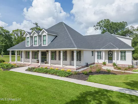 15240 Karen Rd, Biloxi, MS 39532