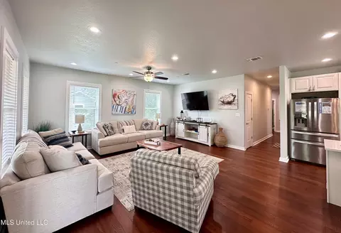 Living - 216 West Ave, Long Beach, MS 39560 photo 1 of 3