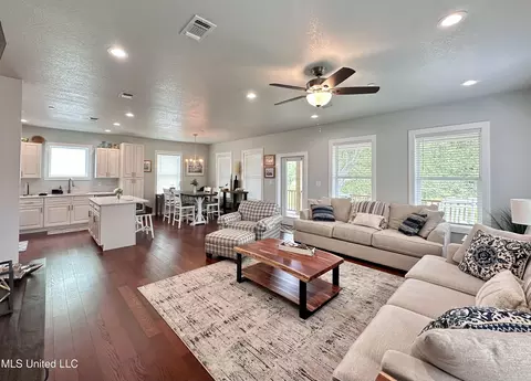Living - 216 West Ave, Long Beach, MS 39560 photo 3 of 3