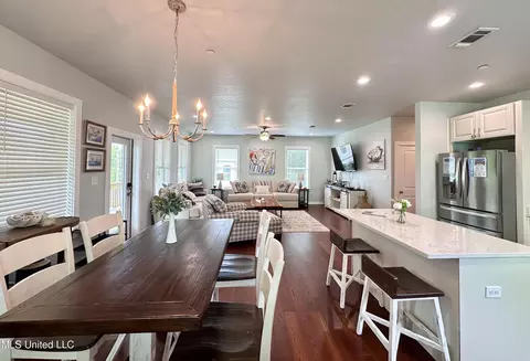 Dining - 216 West Ave, Long Beach, MS 39560 photo 1 of 1