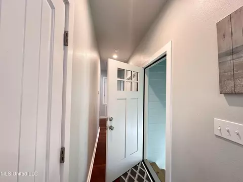 Entry Way - 216 West Ave, Long Beach, MS 39560 photo 1 of 1