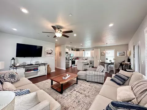 Living - 216 West Ave, Long Beach, MS 39560 photo 2 of 3