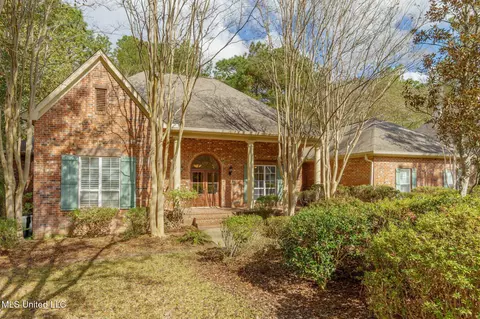 54 Saint Annes Dr, Hattiesburg, MS 39401