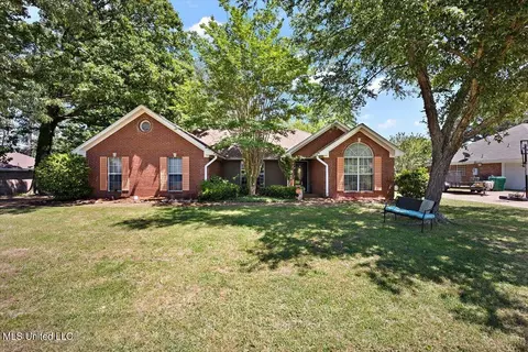 505 Golden Eagle Dr, Byram, MS 39272