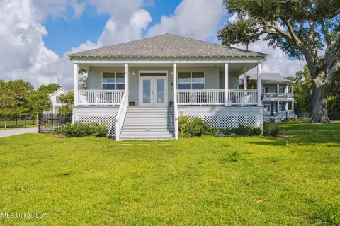 810 S Beach Blvd, Bay Saint Louis, MS 39520