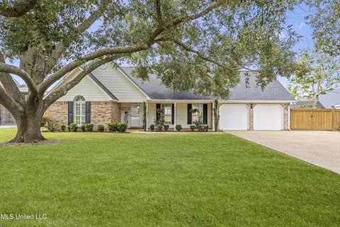 11313 N River Vue Cir, Biloxi, MS 39532