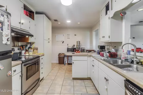 Kitchen - 4102 Rabby St, Moss Point, MS 39563 photo 2 of 2