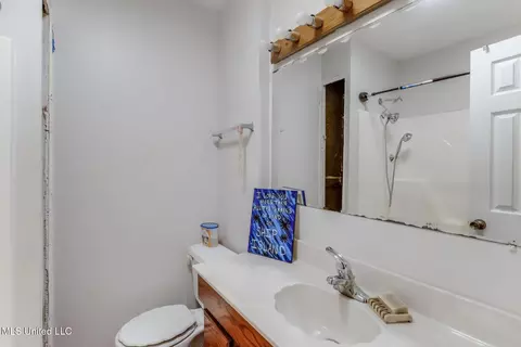 Bath - 4102 Rabby St, Moss Point, MS 39563 photo 2 of 2