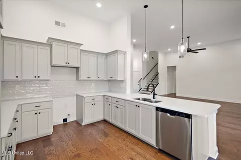 Kitchen - 626 Wells Dr, Hernando, MS 38632 photo 3 of 5