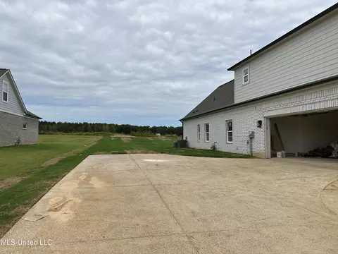 Exterior - 626 Wells Dr, Hernando, MS 38632 photo 4 of 8