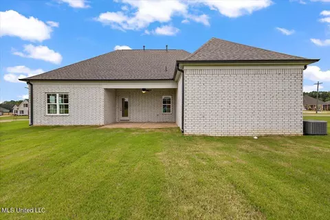 Exterior - 626 Wells Dr, Hernando, MS 38632 photo 8 of 8