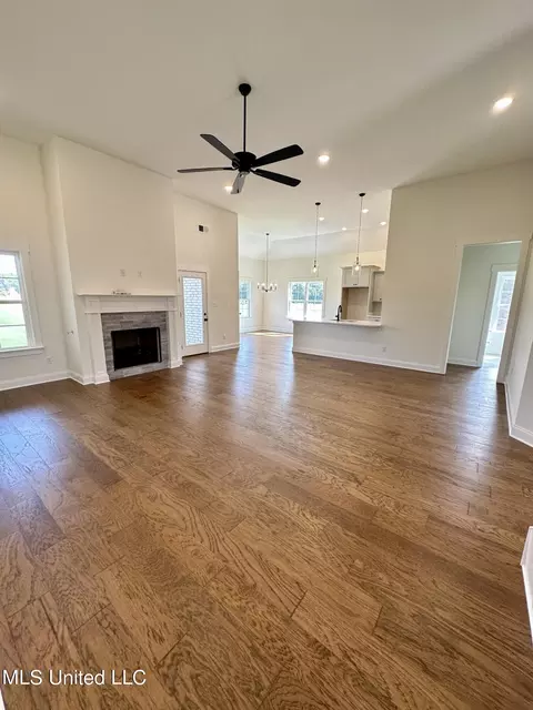 Living - 626 Wells Dr, Hernando, MS 38632 photo 3 of 5