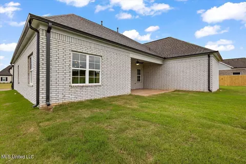 Exterior - 626 Wells Dr, Hernando, MS 38632 photo 7 of 8