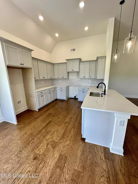 Kitchen - 626 Wells Dr, Hernando, MS 38632 photo 2 of 5