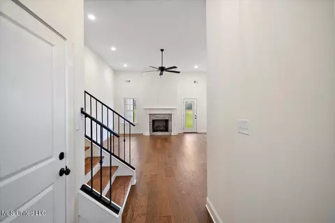 Entry Way - 626 Wells Dr, Hernando, MS 38632 photo 2 of 6