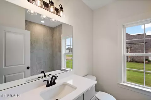 Bath - 626 Wells Dr, Hernando, MS 38632 photo 5 of 7