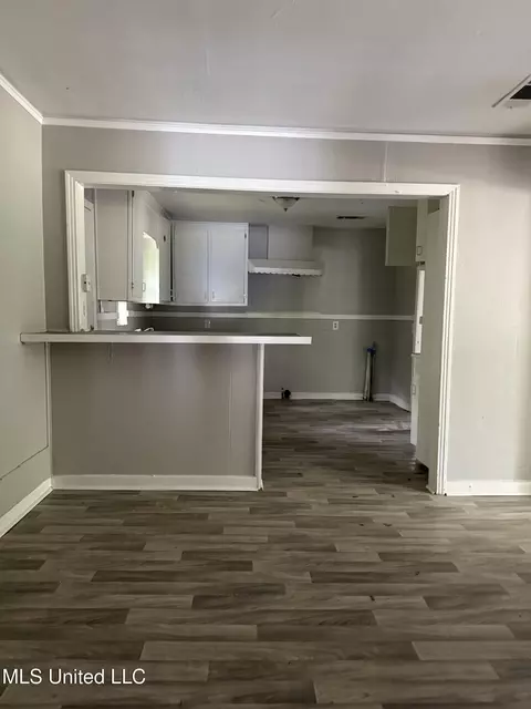 Living - 4189 Del Rosa Dr, Jackson, MS 39206 photo 2 of 2