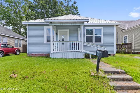 4006 Pine St, Pascagoula, MS 39567