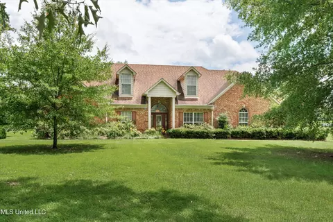 2870 Allyson Gene Cv, Byhalia, MS 38611